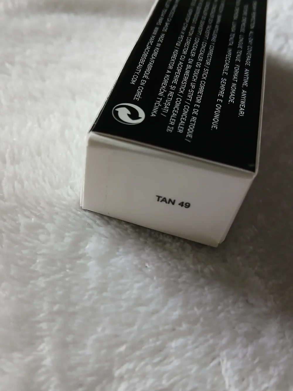 Marc Jacobs Accomplice Concealer & Touch-Up Stick in TAN 49 [NEW IN BOX]
